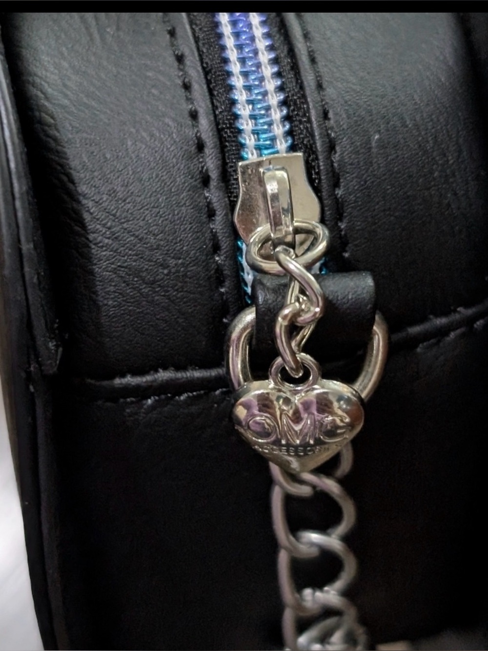 Heart-Shaped Black and Green Crossbody Bag - Picture 8 of 8
